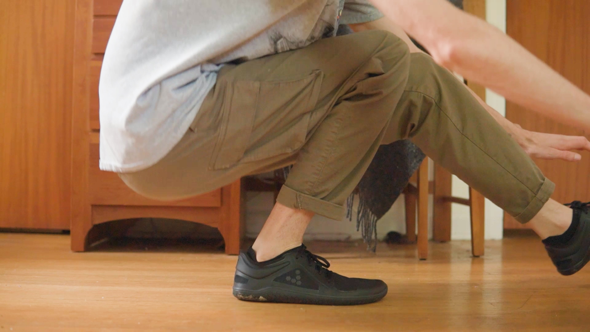 Vivobarefoot Primus Lite Pistol Squat