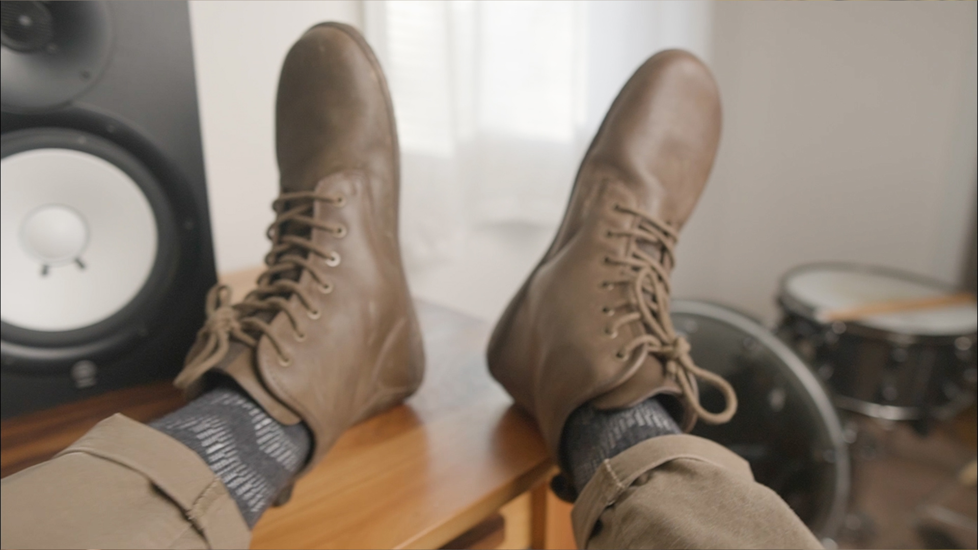 Vivobarefoot Scott Boot Up On Desk Pov